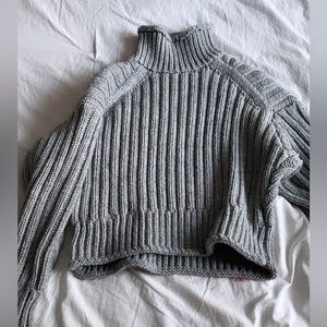 Bug thick grey sweater